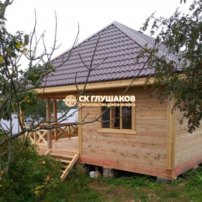 Октябрь 2018: построили баню с вальмовой крышей в Подмосковье